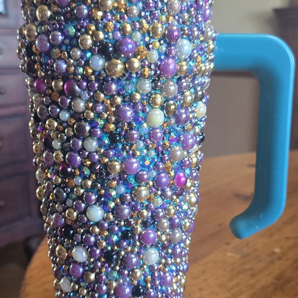 Fancy, Blinged up 40 oz Hydraflow Tumbler with Handle, Straw and 3 way drink top - Picture 1 of 3